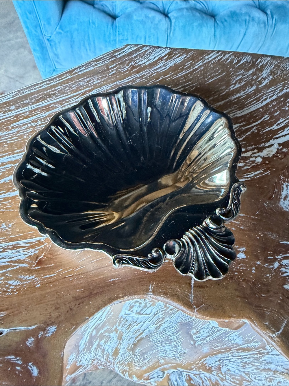 Decorative Shell-Shaped Ceramic Serving Dish  silver